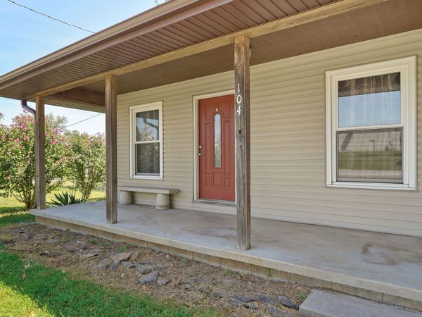 104 S Delaware Street, Nixa, MO 65714