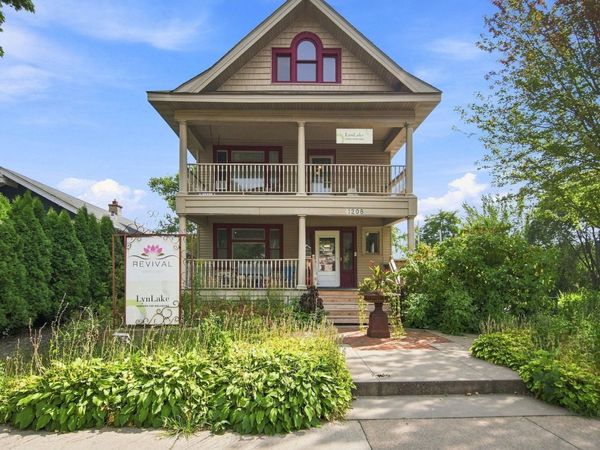 1208 Grand Avenue , Saint Paul, MN 55105