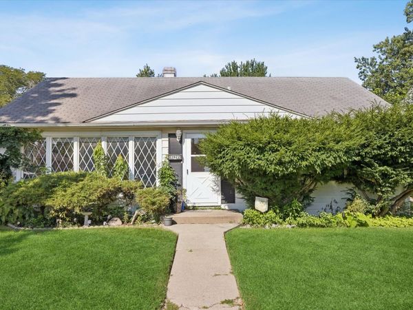 3922 Elm Avenue , Brookfield, IL 60513