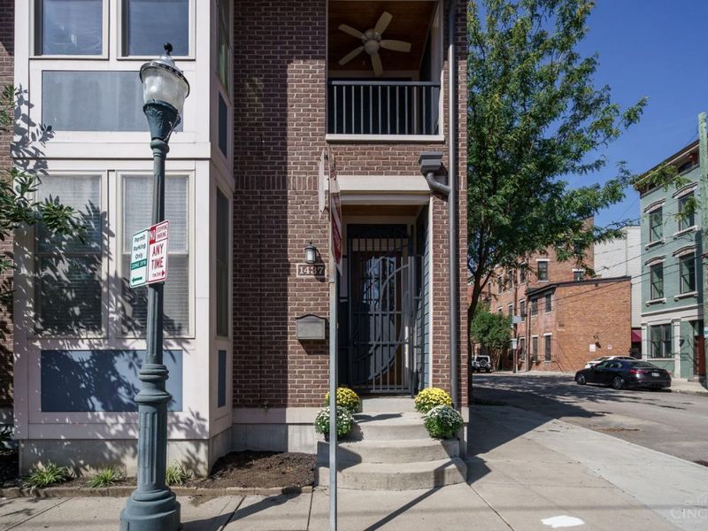 1437 Pleasant Street, Cincinnati, OH 45202 Photo 2