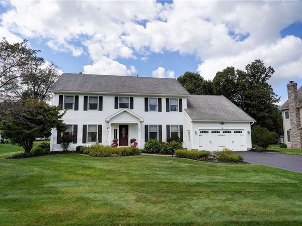 77 Wakecliffe Dr , Rochester, NY 14616