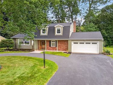 86 Sunset Trail W, Fairport, NY 14450