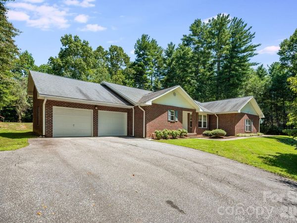 225 Arbor Lane , Hendersonville, NC 28791