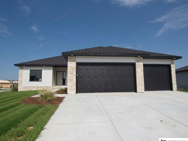 9400 Dalton Drive, Lincoln, NE 68516