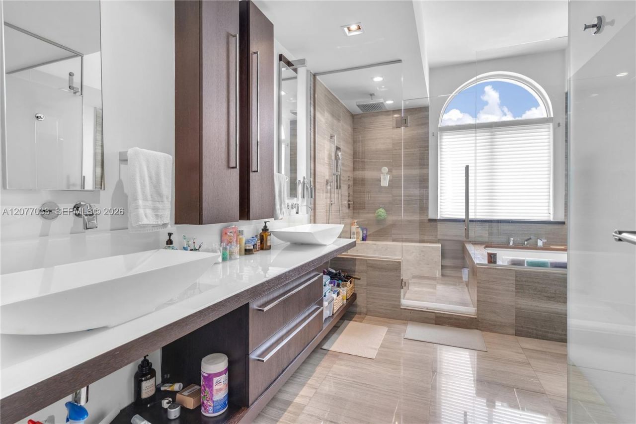 11101 NW 72nd Ter , Doral, FL 33178 Photo