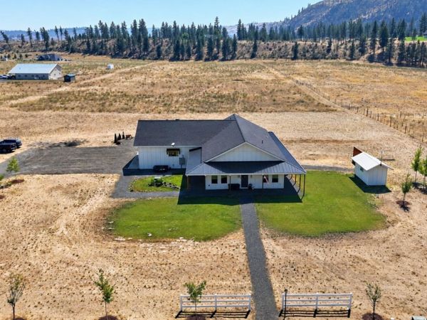 39182 Orchard Rd, Davenport, WA 99122