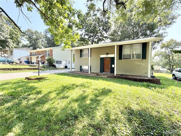 5210 Ville Cecelia Lane , Hazelwood, MO 63042