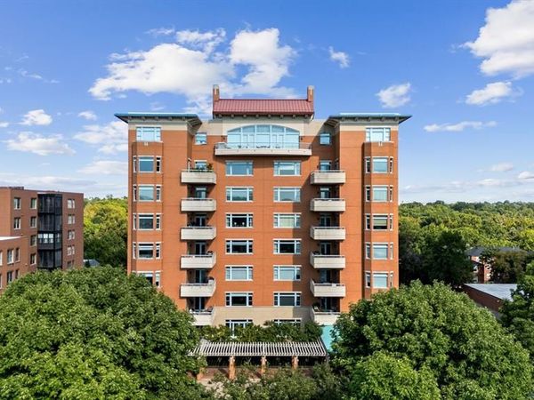 800 S Hanley Road, Unit 2B, Clayton, MO 63105