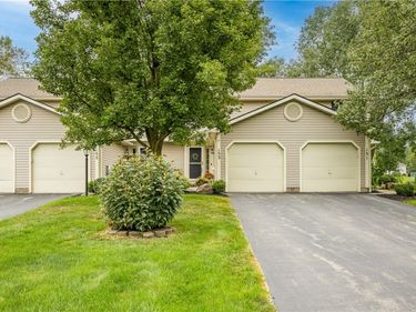 153 Courtshire Lane , Penfield, NY 14526