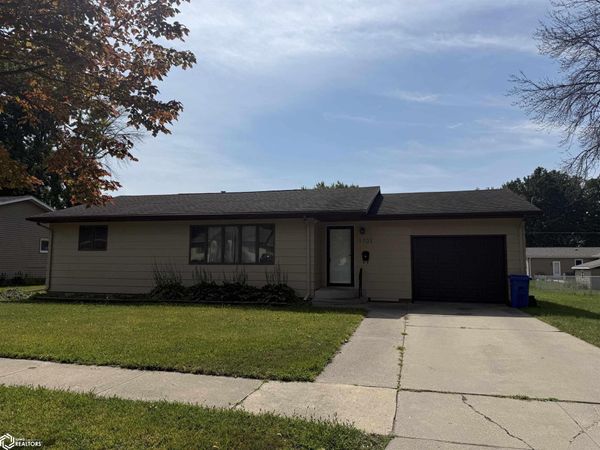 1702 E Elm Street, Algona, IA 50511