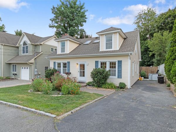 11 Bay Street , Bayville, NY 11709