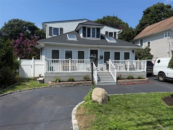9 Watson Street , East Islip, NY 11730