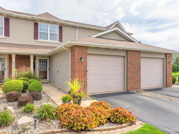 877 Flagstone Drive, Dyer, IN 46311