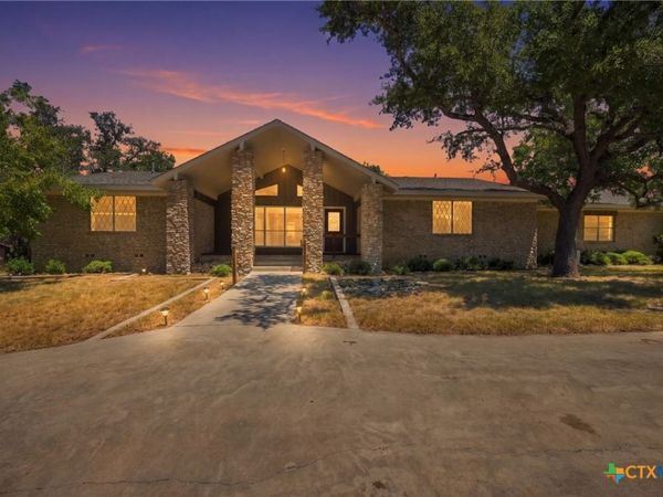 1103 S Willis Street , Lampasas, TX 76550