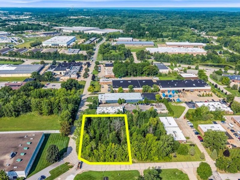 9365 Pineneedle Drive, Mentor, OH 44060 Photo 5