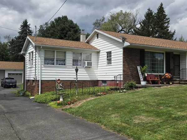 2551 Easton Turnpike , Waymart, PA 18472