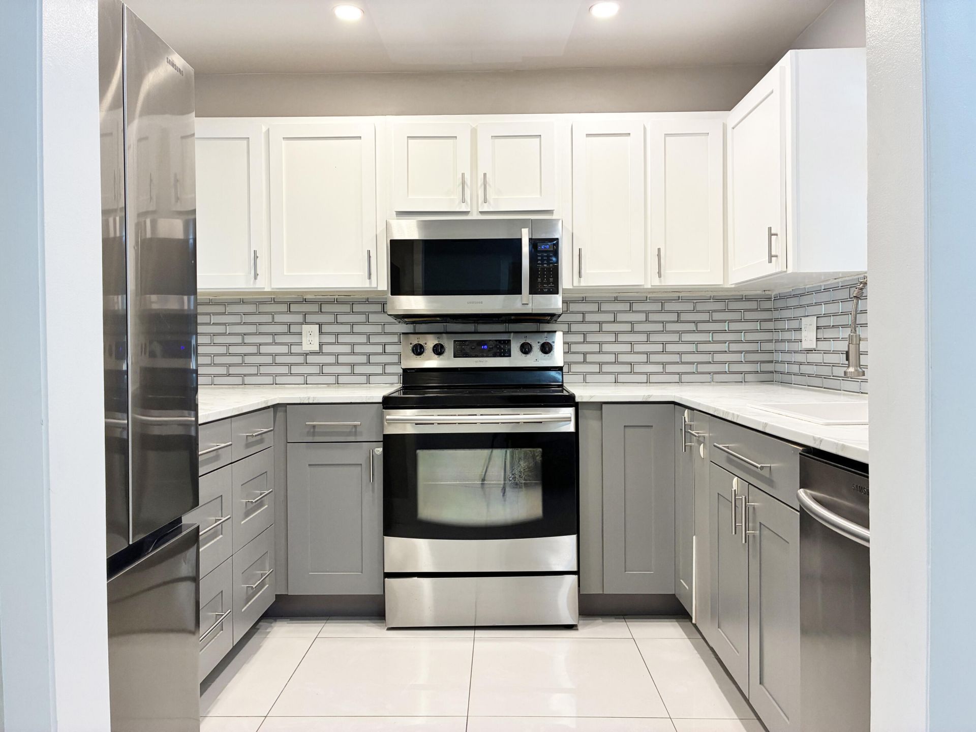 2204 NE 36th Street, Unit Apt 26, Lighthouse Point, FL 33064 Photo