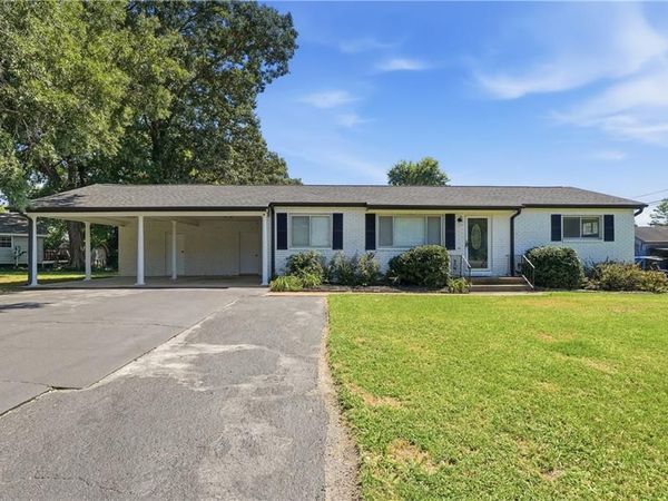 385 Cross Street , Rossville, GA 30741