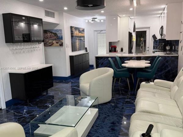 5121 W Oakland Park Blvd , Unit 212, Lauderdale Lakes, FL 33313