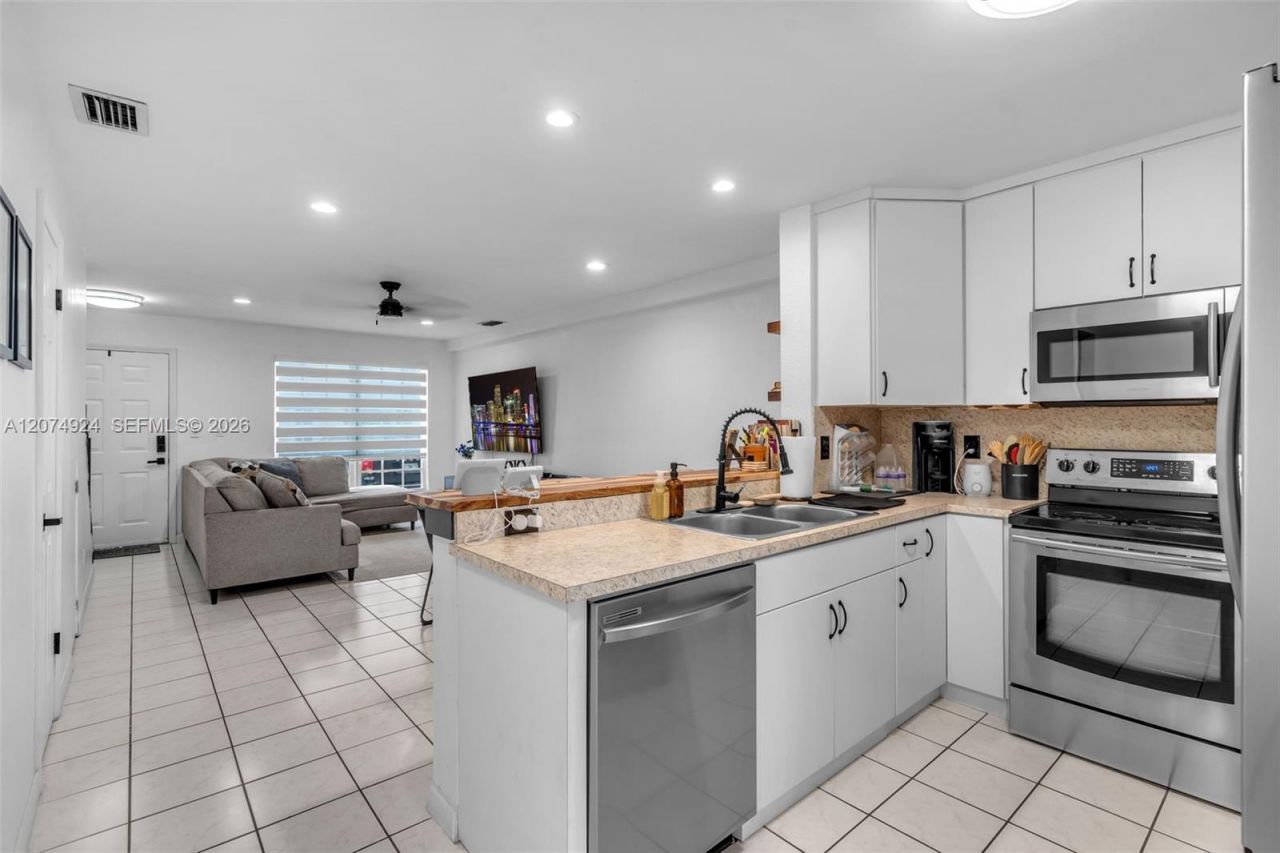 2916 Dorchester Ln , Cooper City, FL 33026 Photo