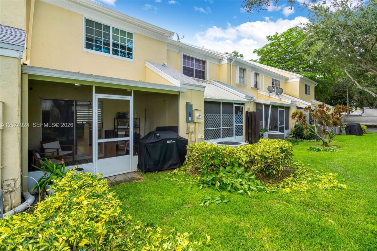 2916 Dorchester Ln , Cooper City, FL 33026 Photo