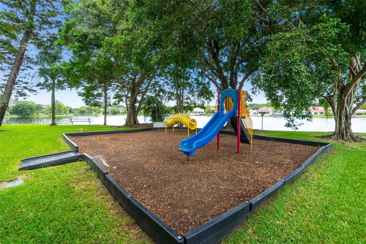 2916 Dorchester Ln , Cooper City, FL 33026 Photo
