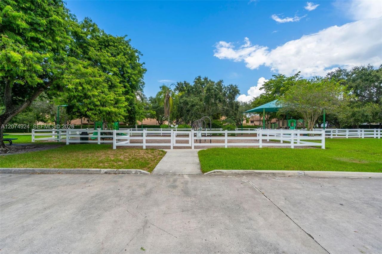 2916 Dorchester Ln , Cooper City, FL 33026 Photo