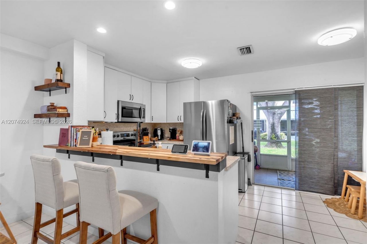 2916 Dorchester Ln , Cooper City, FL 33026 Photo