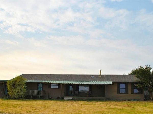 601 Highway 588 , Comanche, TX 76442