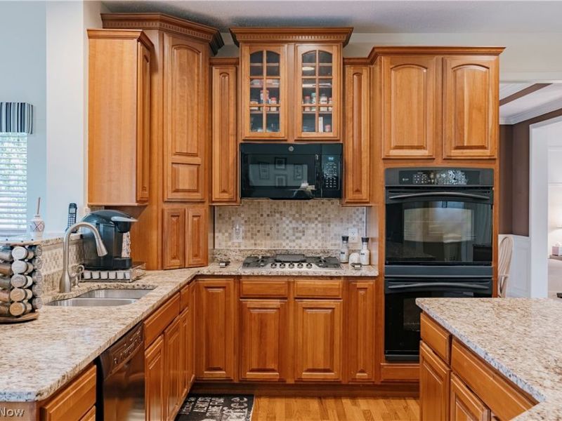 9185 Stonebriar Lane, North Ridgeville, OH 44039 Photo 11