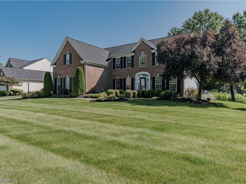 9185 Stonebriar Lane, North Ridgeville, OH 44039 Photo 2