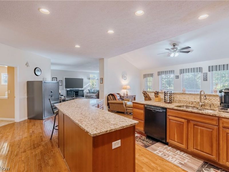 9185 Stonebriar Lane, North Ridgeville, OH 44039 Photo 9
