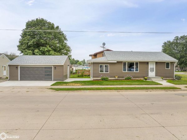 241 27th Street SW, Mason City, IA 50401