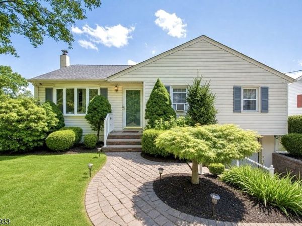 5 Adams Dr, Denville, NJ 07834