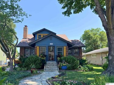 1713 Beaver Avenue, Des Moines, IA 50310