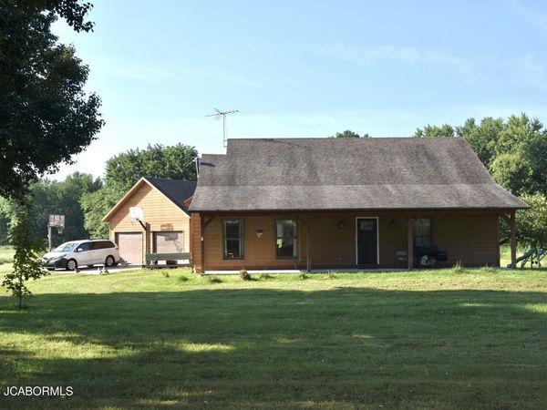 1850 E TRAILS END ROAD, Sturgeon, MO 65284
