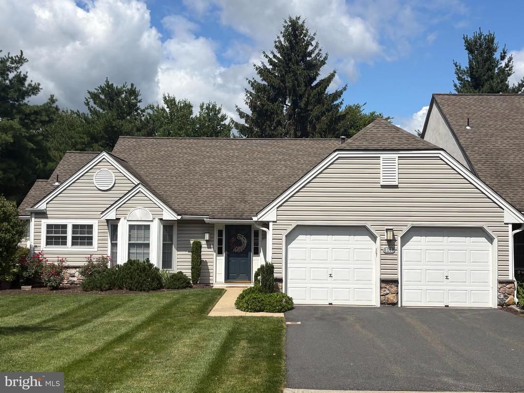 141 HAWTHORNE COURT , WYOMISSING, PA 19610
