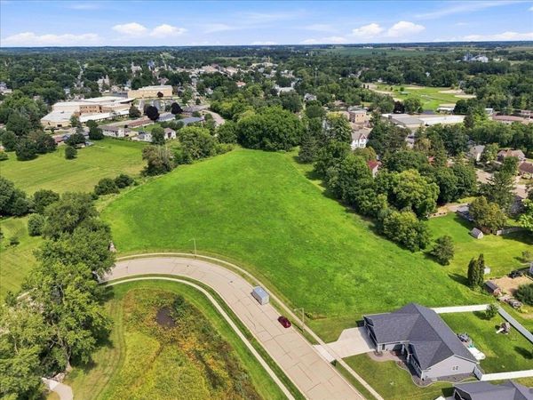 300 Meadow Lane, Columbus, WI 53925