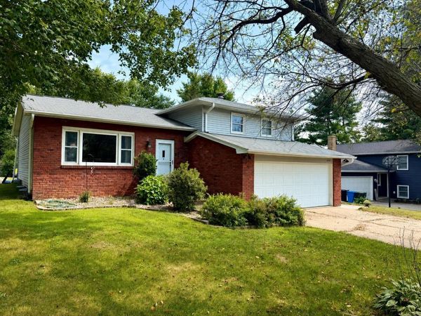 4024 Horseshoe Drive, Cedar Falls, IA 50613