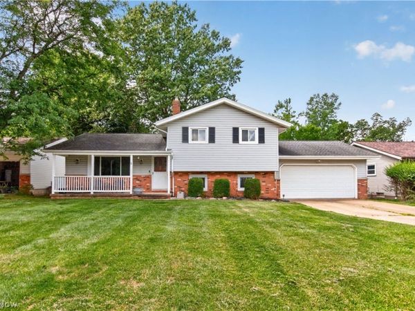 1124 Blueberry Hill Drive , Brunswick, OH 44212