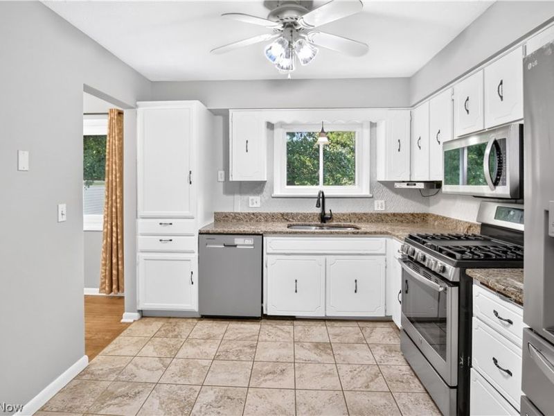 1124 Blueberry Hill Drive, Brunswick, OH 44212 Photo 7