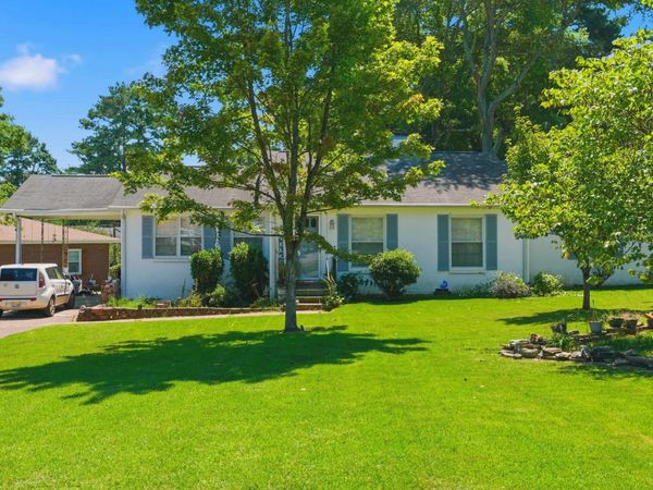 302 Park Ln, Florence, AL 35630
