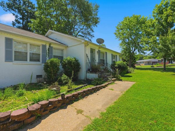 302 Park Ln, Florence, AL 35630
