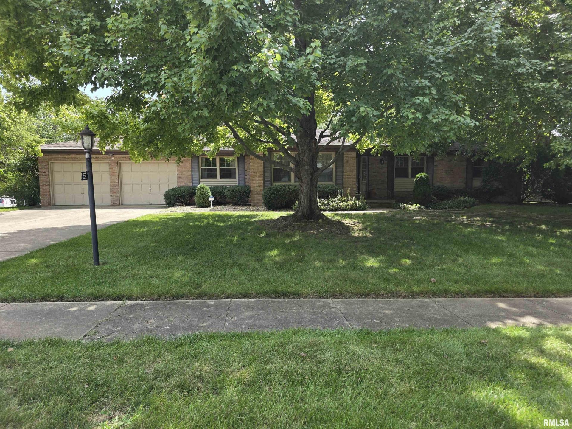 921 Birchwood Drive, Washington, IL 61571 Main Photo