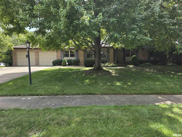 921 BIRCHWOOD Drive, Washington, IL 61571