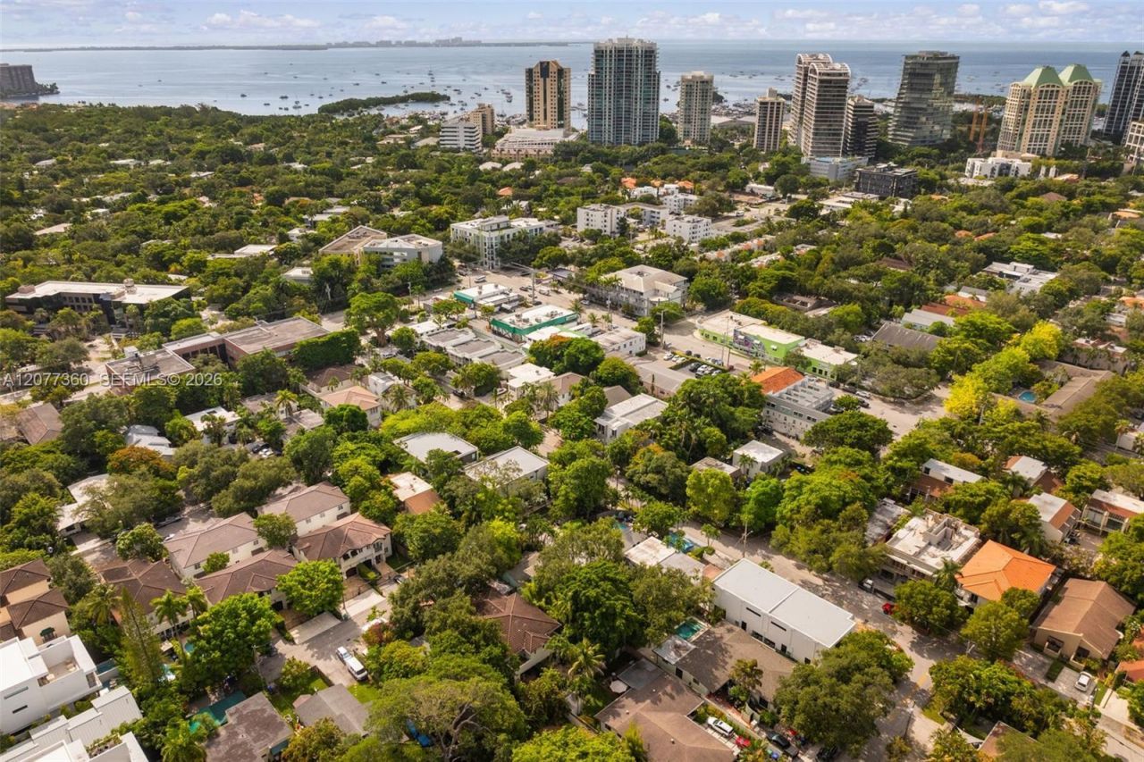 2952 Louise St , Coconut Grove, FL 33133 Photo