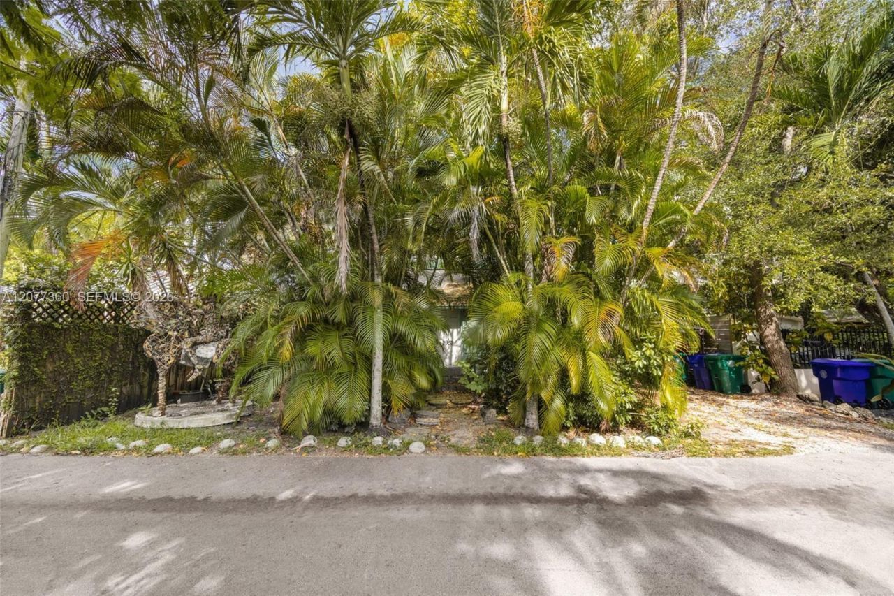 2952 Louise St , Coconut Grove, FL 33133 Photo