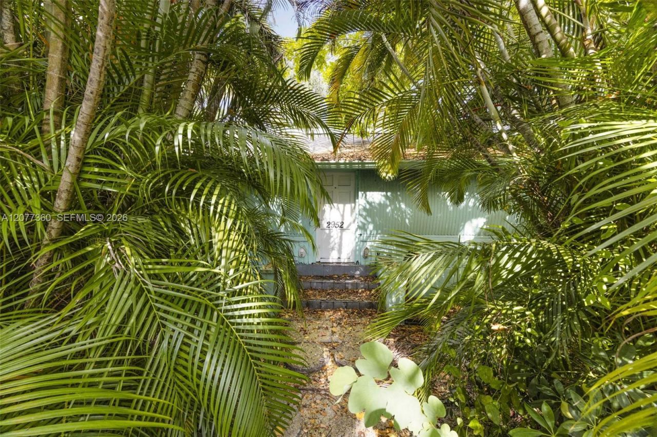 2952 Louise St , Coconut Grove, FL 33133 Photo