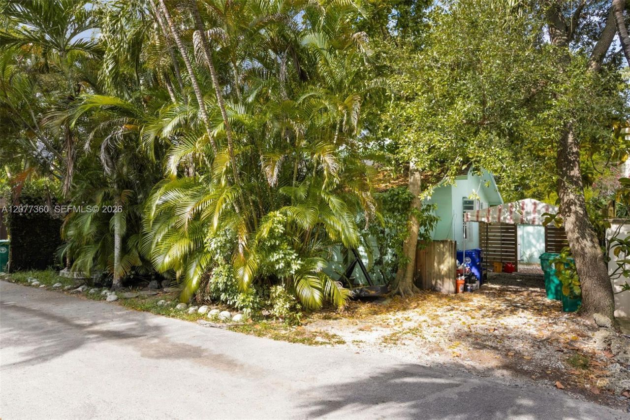 2952 Louise St , Coconut Grove, FL 33133 Photo