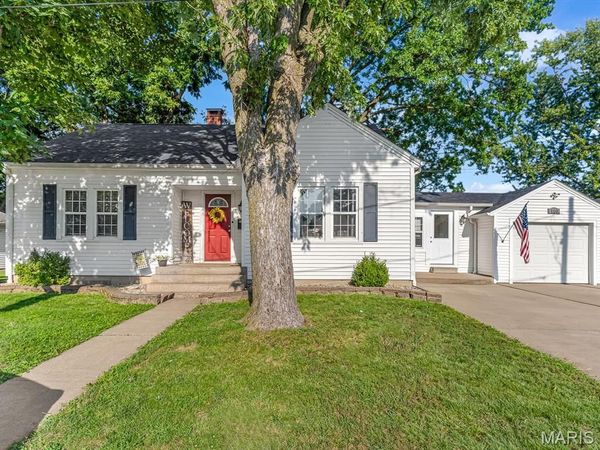 110 S Taylor Street , Red Bud, IL 62278